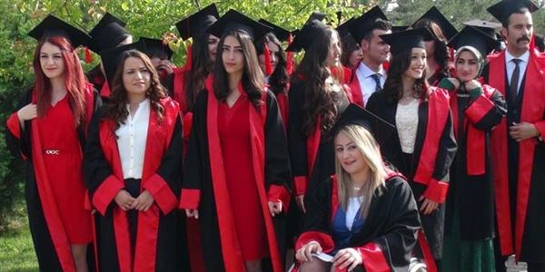 Komadayken hukuk fakültesini kazanmıştı, mezun oldu