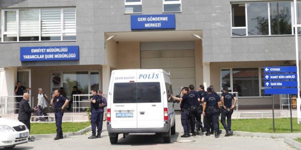 Yabancılar şube müdürlüğü'nde arbede