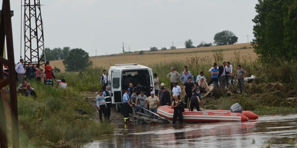 Tekirdağ'da dereye giren 6 çocuktan 3'ü kayboldu