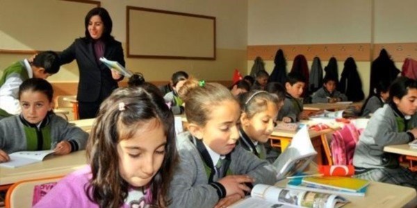 İlkokul öğretmenlerinin isimleri unutulmuyor