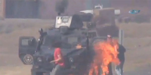 Polisler yanmaktan son anda kurtuldu/Video