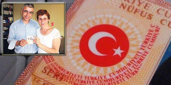 Kızlık soyadına dönen ilk evli kadın oldu