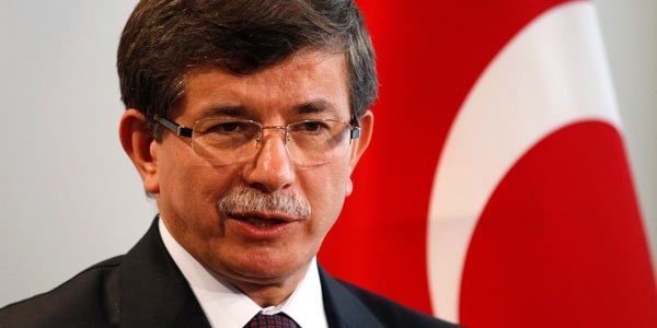 Davuto�lu geziyi yar�da kesti, d�n�yor!