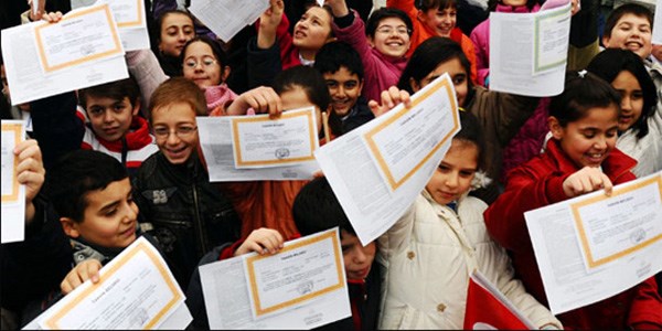 17.5 milyon öğrenci yarın karne alacak
