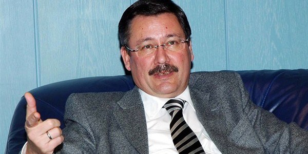 Gökçek, Twitter'dan küfürü affetmedi
