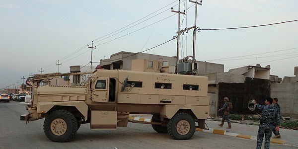 Elçilik çalışanlarını Musul Valisi teslim aldı