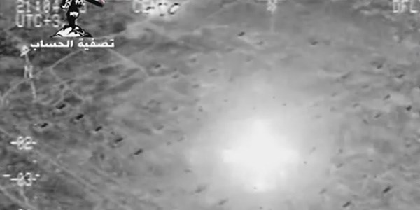 Irak uçakları Musul'u bombalıyor