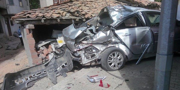 Çorum'daki kazada liseli sürücü ağır yaralandı
