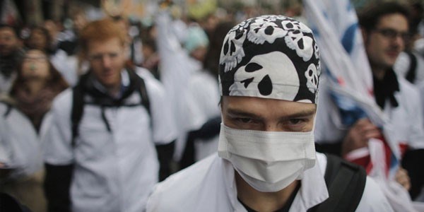 Sağlık işçilerinden taşeron protestosu