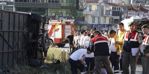 Ankara'da otobüs kazası: 2 ölü, 30 yaralı/ Video