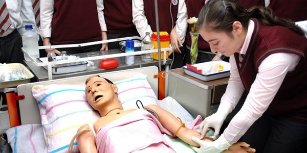 Sa�l�k liselerinde o b�l�mlere kay�t al�nmayacak