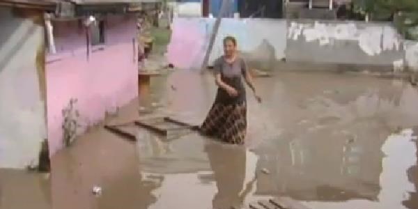 Dere ta�t�, sokaklar ve evler bu hale geldi/Video