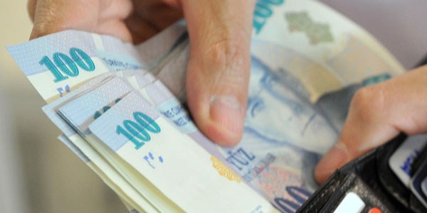 Dosya masrafını geri almak isteyen vatandaş borçlu çıktı