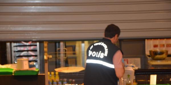 Pizzac�y� silahla yaralayan polis memuru tutukland�