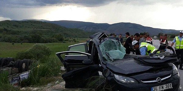 Erzincan'da trafik kazas: 5 l, 2 yaral