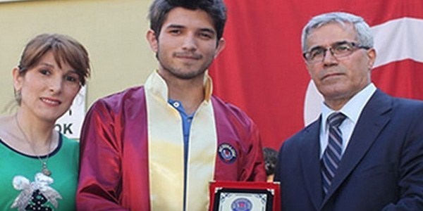 Mezuniyette 'Gezi Park�' vurgusu m�d�r� istifa ettirdi