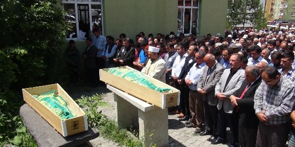Aslı öğretmen, bebeği ve kocası ile kazada öldü