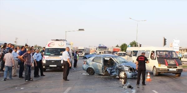Hasta taşıyan ambulans kaza yaptı: 6 yaralı