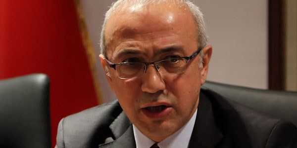 Bakan Elvan hastaneye kaldırıldı