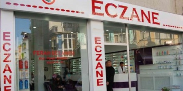 Robot eczacı iş başı yaptı