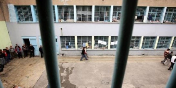 Tutuklu renciyi devlet okutuyor