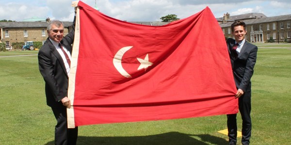 Türk bayrağı 97 yıl sonra eve dönüyor