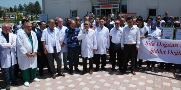 Doktora yumruklu sald�r� kamerada/Video