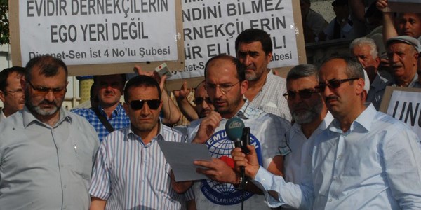İmamlardan bıçaklı saldırı protestosu