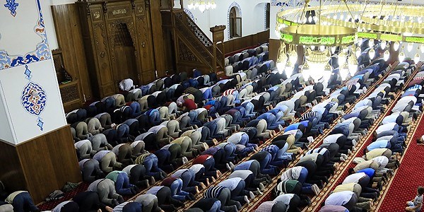 İlk teravih namazı kılındı
