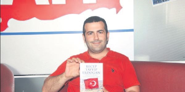 Erdoğan hakkındaki ilk İngilizce kitabı, öğretmen yazdı