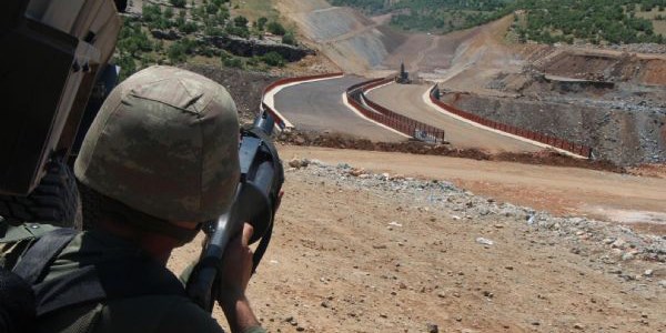 Diyarbakır-Bingöl karayolu yeniden kapatıldı