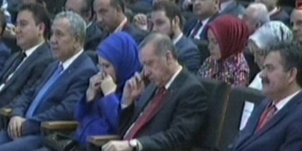 Emine Erdoğan ve Bülent Arınç gözyaşlarını tutamadı