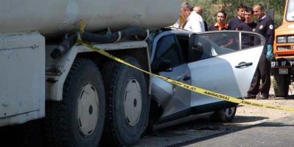 Karab�k'te feci kaza: 4 �l�, 1 yaral�