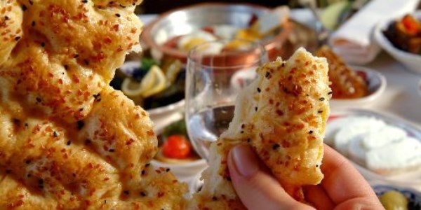 Ramazan'da mideye aşırı yüklenmeyin