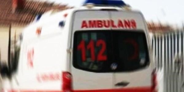 Ambulans arampole devrildi: 3 yaral