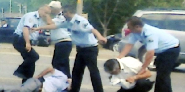 Minibüsçüler ve polis arasında 65 yaş kavgası