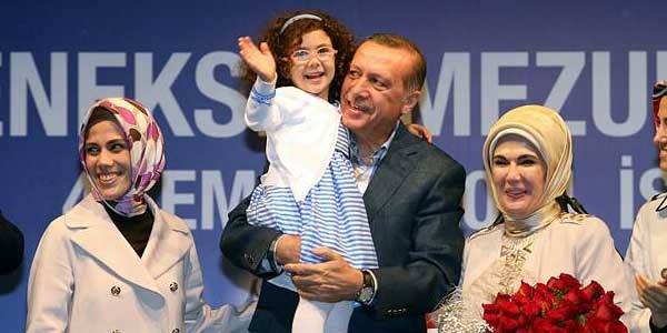 Erdoğan'dan, eşine 36. yıldönümü hediyesi
