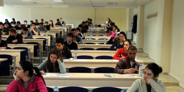 KPSS'de ilk gün oturumları sona erdi