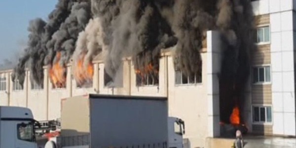 Kimya fabrikasında yangın kontrol altında
