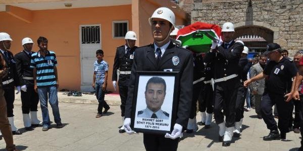 Şehit polis memuru toprağa verildi