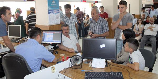 Nüfus müdürlüklerinde yazlıkçı yoğunluğu