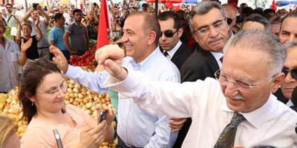 İhsanoğlu'nun katılacağı iftarda silahlı kavga