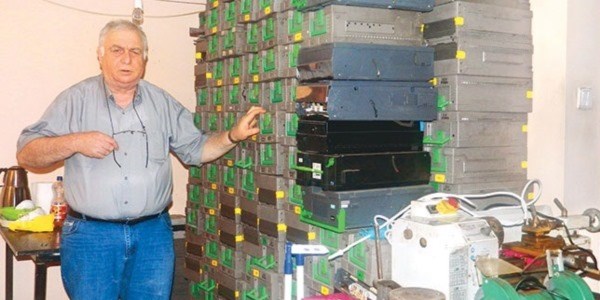 ATM'nin a����n� vatanda� �d�yor