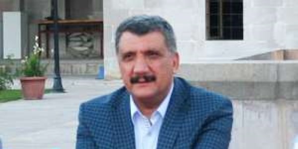 Başkan, memurlar işi yapmayınca oğlunu çağırdı