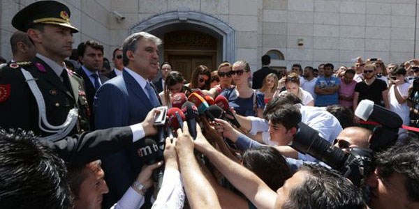 Gül: İsrail'i buradan ikaz ediyorum
