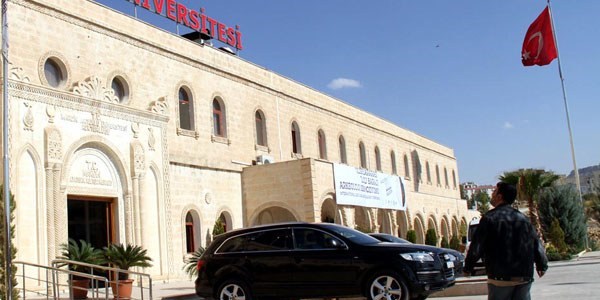 Artuklu Üniversitesine baskın ve gözaltı