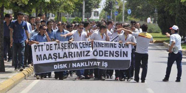 PTT taşeron işçilerinden 'geç ücret' protestosu