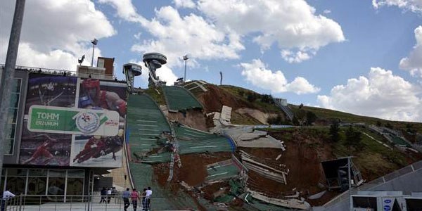 Erzurum'daki atlama kuleleri çöktü