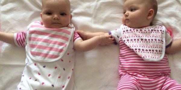 Bakan �im�ek ikizlerine hasret kald�