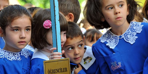 İstanbul MEM'den öğrenci kayıtları için komisyon